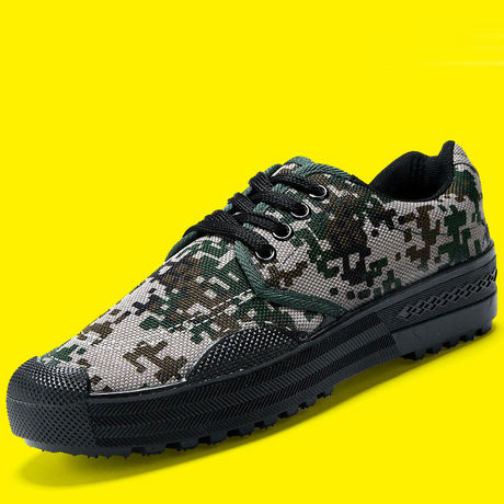 中国“解放鞋”轰动纽约时装界，国人瞧不上，老外却抢着买