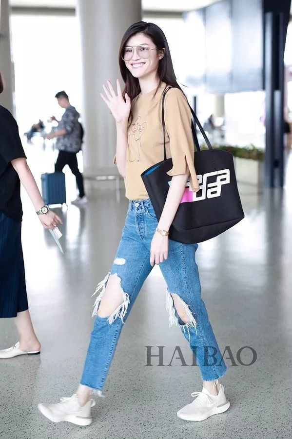 瘦回巅峰的赵薇年轻10岁!白百何这脸是怎么了?【海报街拍】