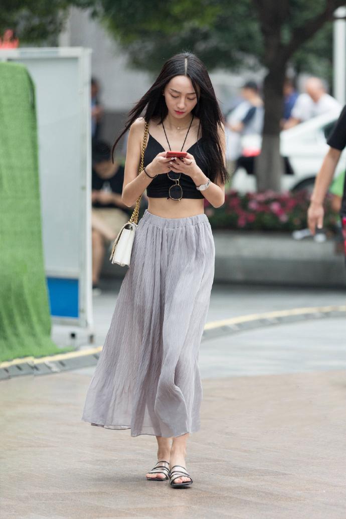 成都街拍 性感成双姐妹花浅笑盈盈  颜值身材不相上下 真是醉了