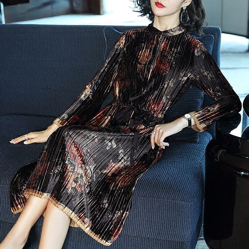 不骗你!今天刚开卖的“高级裙”比真丝高贵，价格却不贵，美极了