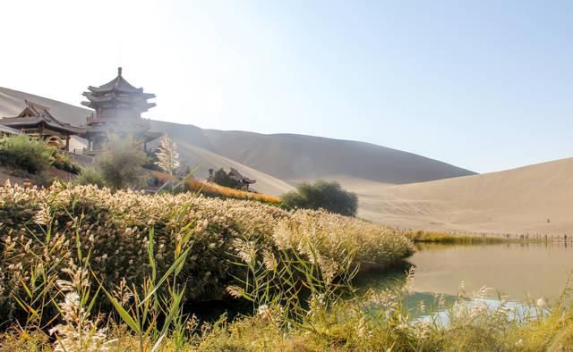 90%的游客没看过，航拍真正沙漠绿洲，敦煌月牙泉胜迹