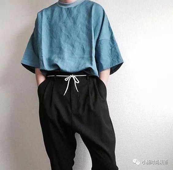 六招造型神技巧教你搭配Oversize T恤也能穿出好比例