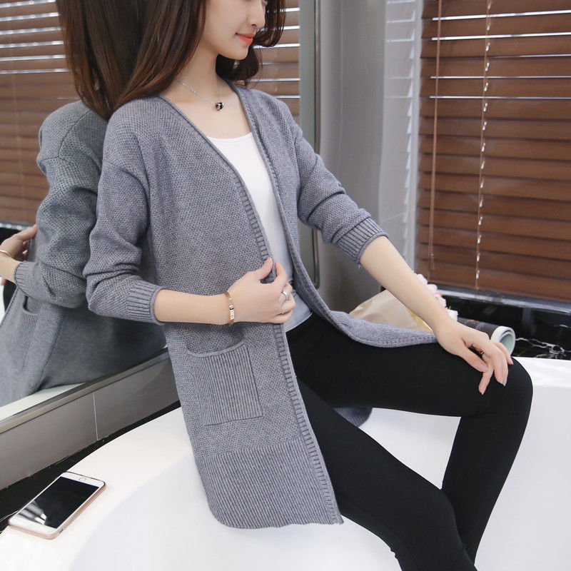 女人怕不怕冷，也别傻买羽绒服!瞧这新出薄外套，不厚不薄刚刚好