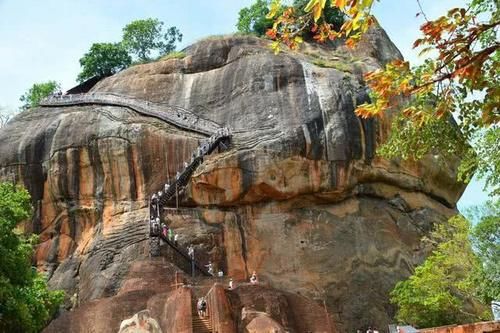 世界“第八大奇迹”：建于200米巨石之上，顶部有座“空中宫殿”