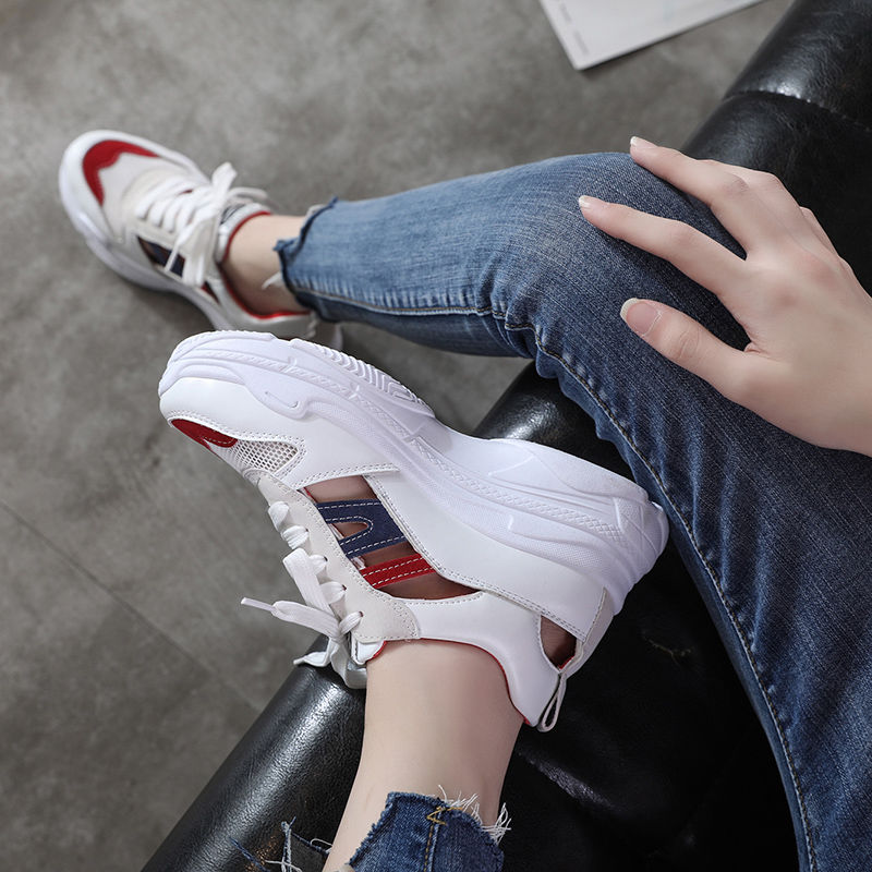 原来女人光脚穿凉鞋，这么美!每一步都风情万种