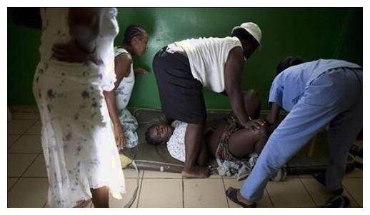 印度孕妇都这样生孩子,比母鸡下蛋的环境还糟