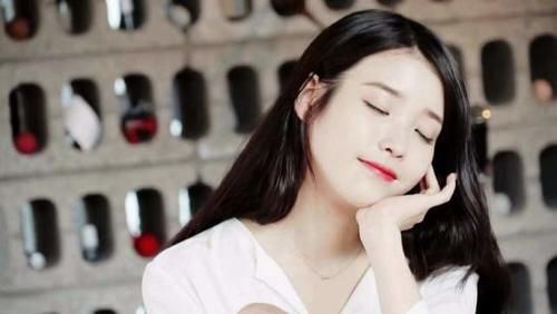  『IU』粉丝晒IU与爸爸合影，感慨长大也要请爱豆当代言人