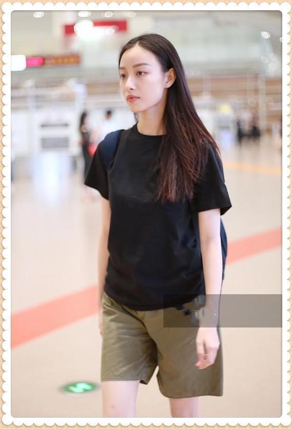 看了马苏的短裤，再看看倪妮，网友：清新和轻浮的差距一目了然！