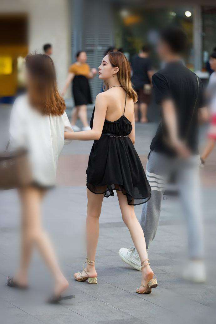 重庆街拍, 优雅美丽的裙子让姑娘拥有女人味, 展示魅力