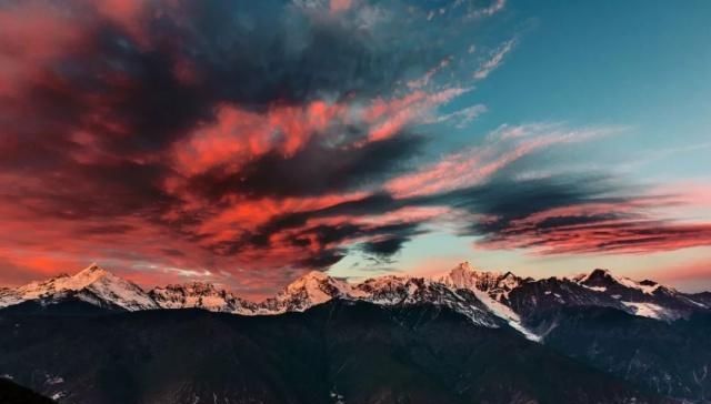 天堂向左,雨崩向右。不去天堂,就去雨崩