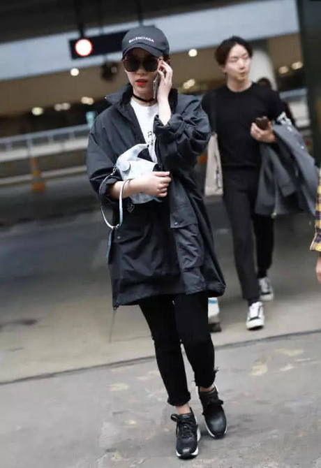 阚清子这是穿了2件裙子＋裤子？意外得秀出好身材，时尚到飞起！