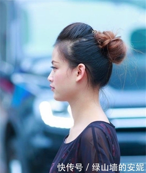  [特别]街拍：青春靓丽的小美女，雪白如玉的脖颈，特别美丽动人