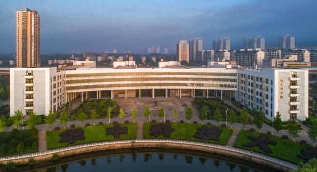 我的名字叫武汉，军运会在即，如何拯救我的焦虑和不甘？