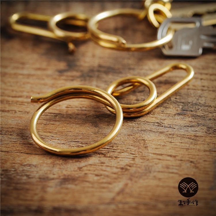 还在用传统钥匙扣?当下爆火的黄铜钥匙扣，款款精致又大气