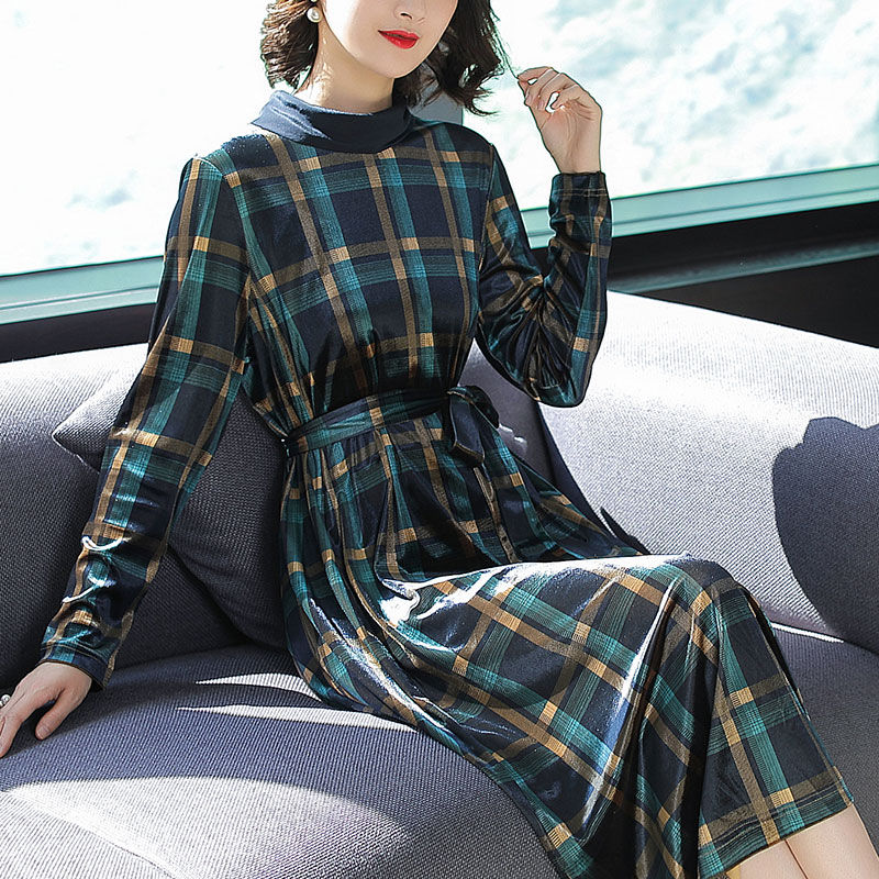 我51岁了，今秋特爱穿这款高贵秋裙，时髦又不失高贵，当真美