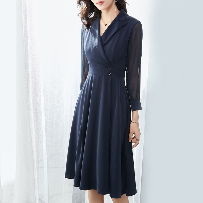 十件旗袍，比不上一件“大牌”A字裙，洋气衬肤白，谁穿谁先年轻