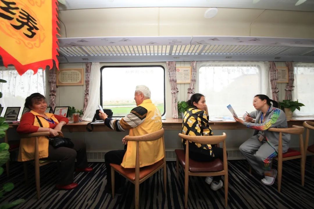  产品：春暖花开， “环西部火车游” 开启旅行新模式