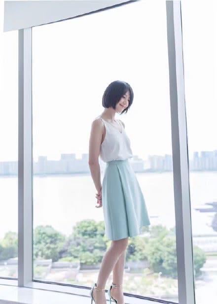 高圆圆剪短发惊艳众人，重回颜值巅峰，网友：39岁像19岁