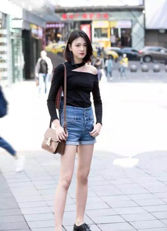  『气质』街拍：气质成熟的美女，知性的美感，十分的养眼