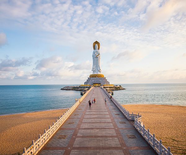 世界上最高的海上观音像，比自由女神还高15米，游客：世间少有