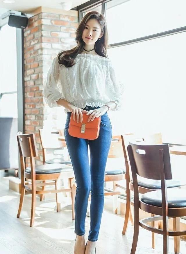 时尚紧身裤,尽显女性魅力,时尚美女风姿迷人令人心动