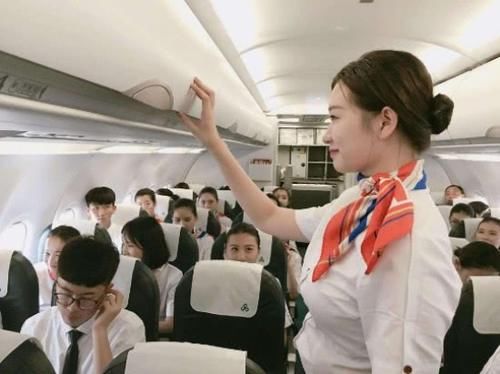  算是@为何飞机上空姐会不停的给乘客送吃的？今天算是清楚了