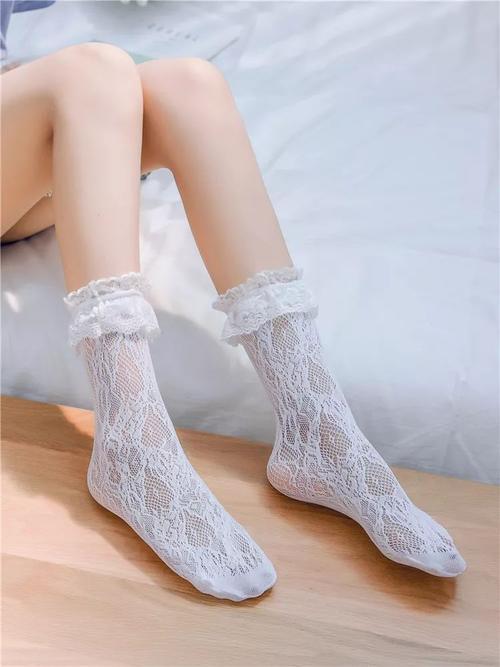 女生们，丝袜这样穿又年轻又诱惑！