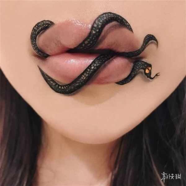 美女的化妆术让人脑洞炸裂