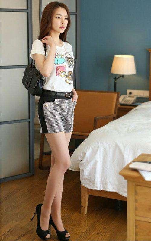 紧身裤整体来说高端大气上档次，唯美风情衬托出女性的女人味