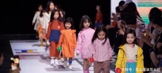 『楚楚动人』太漂亮了!董璇高云翔3岁女儿走秀,模样楚楚动人,撞脸戚薇女儿