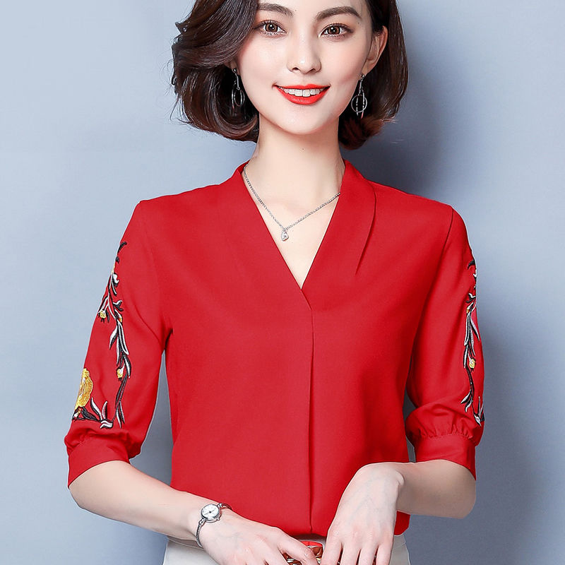 难怪十个女人九个夏天喜欢穿棉麻衫，上身年轻显白，舒服的不得了