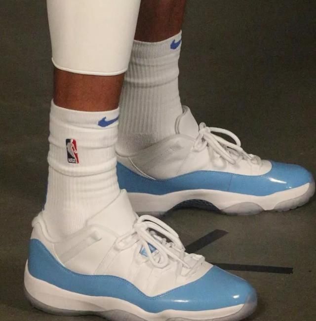  球鞋：NBA球员上脚：施罗德的球鞋缅怀科比，北卡蓝AJ11很帅！