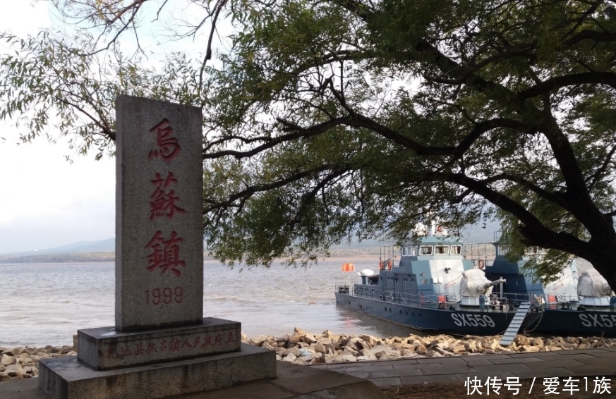  「我国」我国这座小镇仅有一位男性，下午3点天就黑了，对面却是