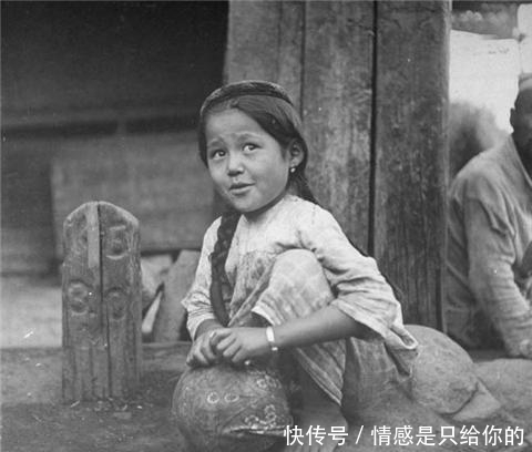 镜头下1943年新疆女孩: 想不到43年的新疆女孩那么美
