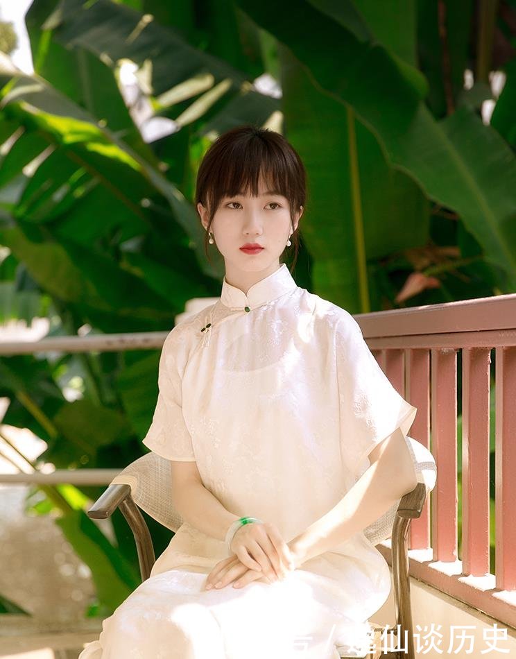 时光:“高段位”才能驾驭的旗袍,带着时光的味道,演绎优雅知性美!