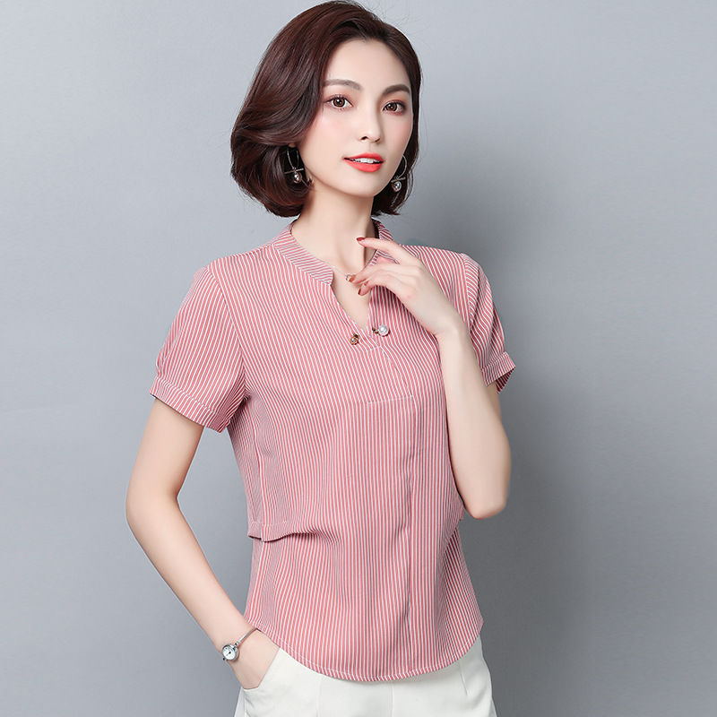 太美了!老婆穿新买的“减龄衫”，瞬间年轻十岁，散发迷人女人味