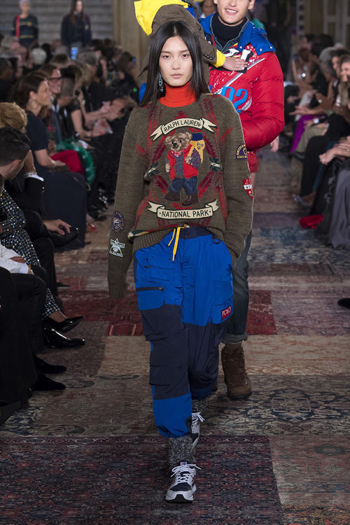 品牌50周年纽约时装秀，孙菲菲、李冰冰台上台下助阵，美艳绝伦！