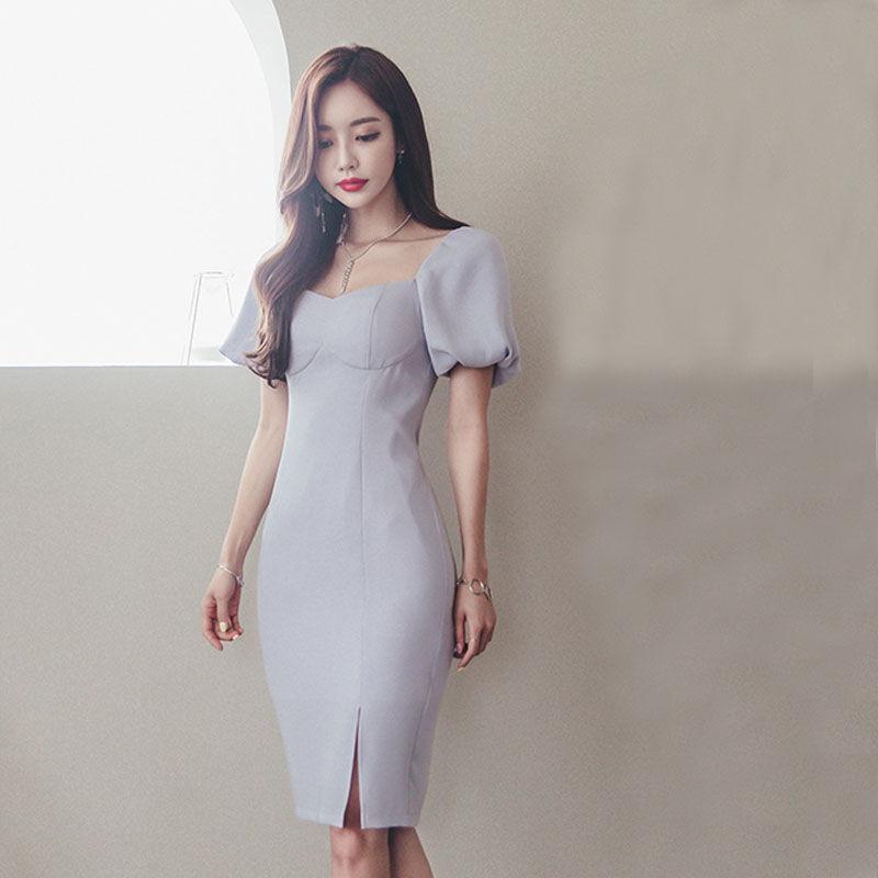 女人展现迷人的身姿，就是穿上紧身包臀裙的时候