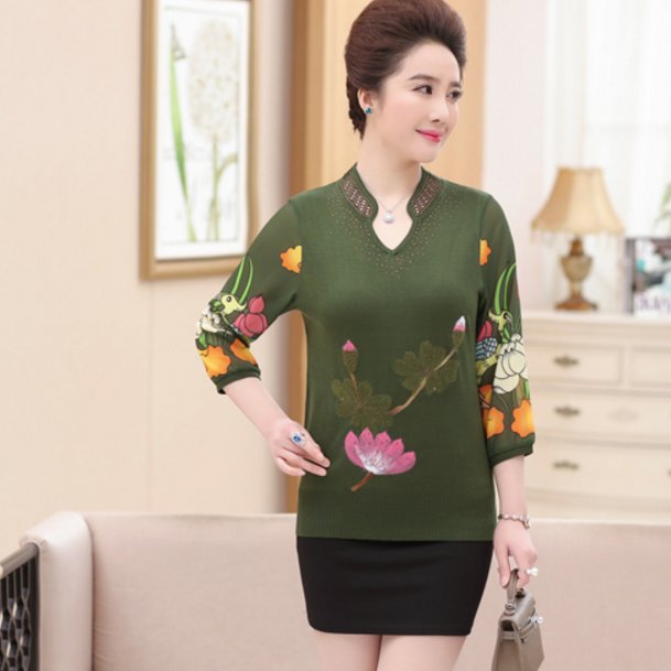 和妈妈走在街头,被当成是姐妹,只是因为她总这么打扮