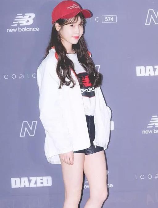  『打造』运用经典色打造时髦造型!早春实用穿搭指南,你最pick哪一套