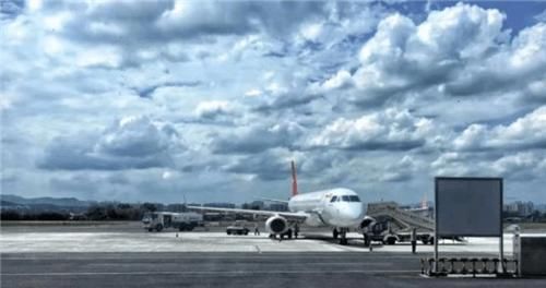 花25万买一张无限次机票，被航空公司笑20年，不料最后意外反转