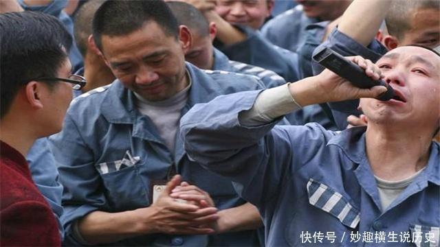  狱警@监狱的空间有限，犯人们在监狱里，是如何度过一二十年的呢
