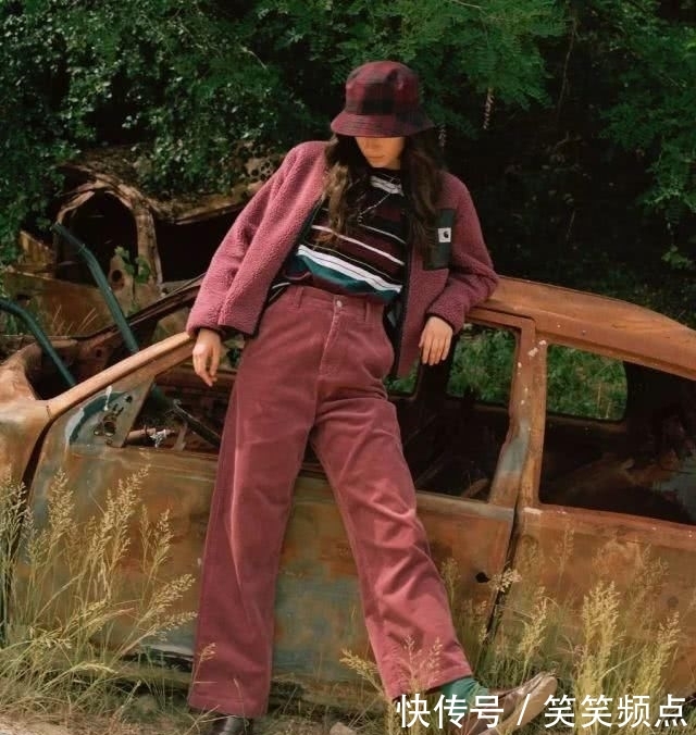 服饰:一条“普通”的灯芯绒裤,成功吸了跨年女孩子的目光
