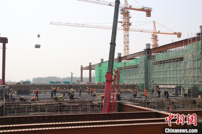  『王甜甜』“五一”国际劳动节郑州南站施工忙