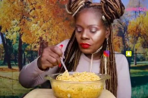 中国的垃圾食品,成为非洲炫富的资本,女性还用来相亲