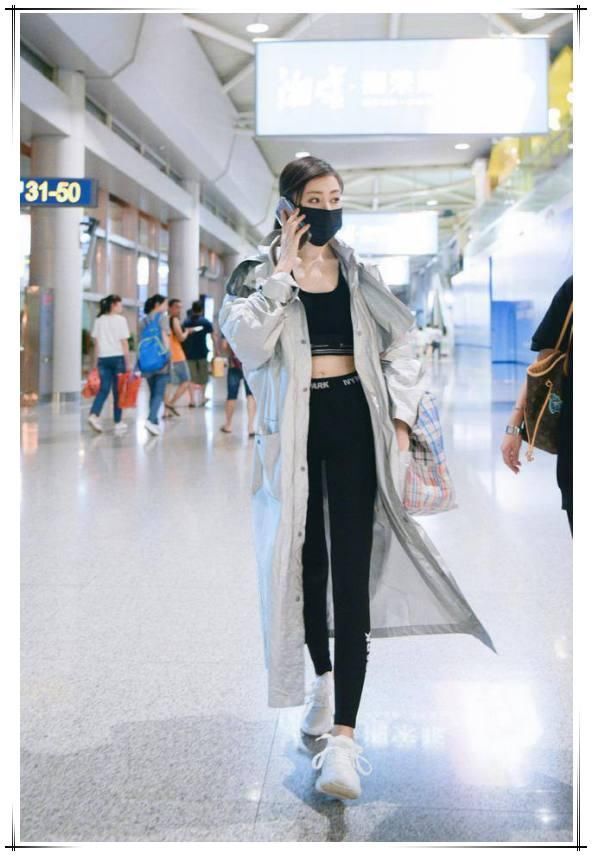 当奚梦瑶和张天爱同穿裹胸紧身衣，才知道身材和气质哪个更重要