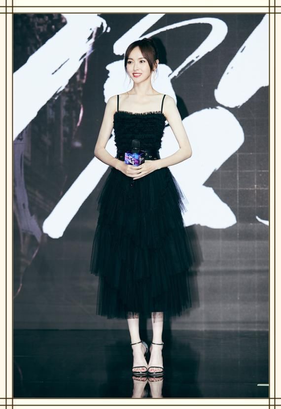 唐嫣真没浪费172身高!硬是把五分短裤穿成热裤，网友:这腿我服