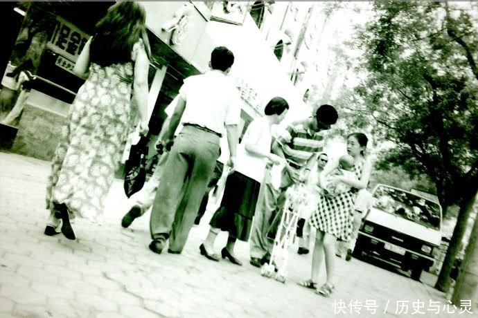 老照片：九十年代的西安市东大街