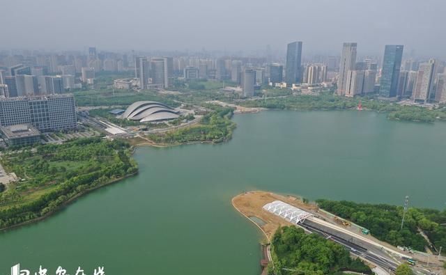  『隧道正式放行通车』合肥天鹅湖隧道正式开通首日车流量大【组图】