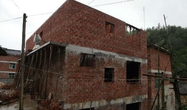 农村很多新盖的房子不装修也不住人，是什么原因？老农说出了三点